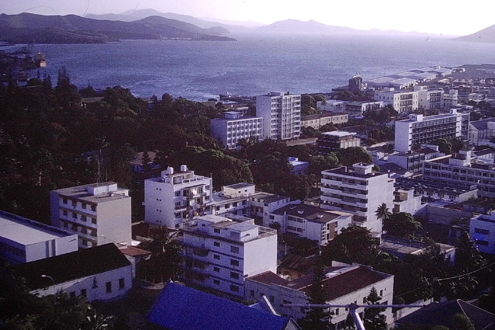 Vue sur Nouméa du poste (2)