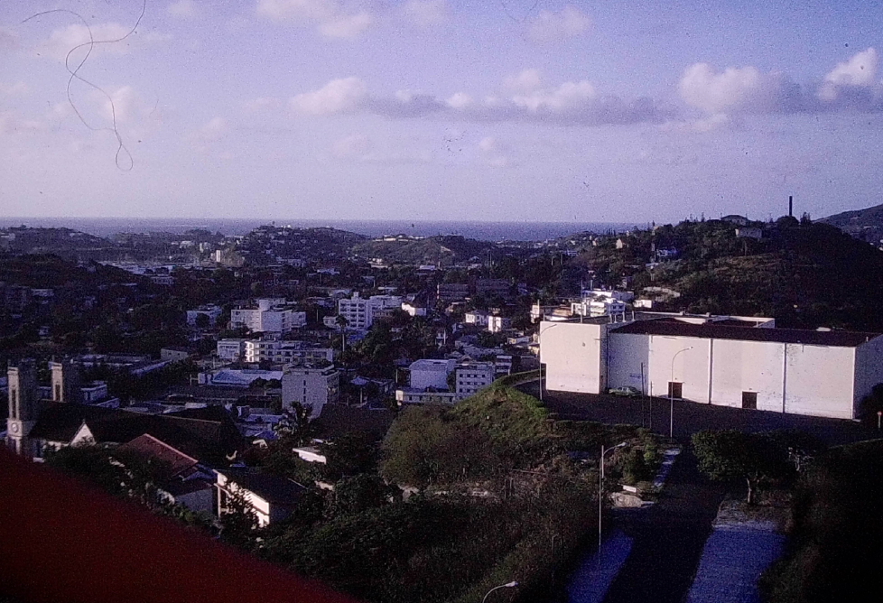 Vue sur Nouméa du poste (3)